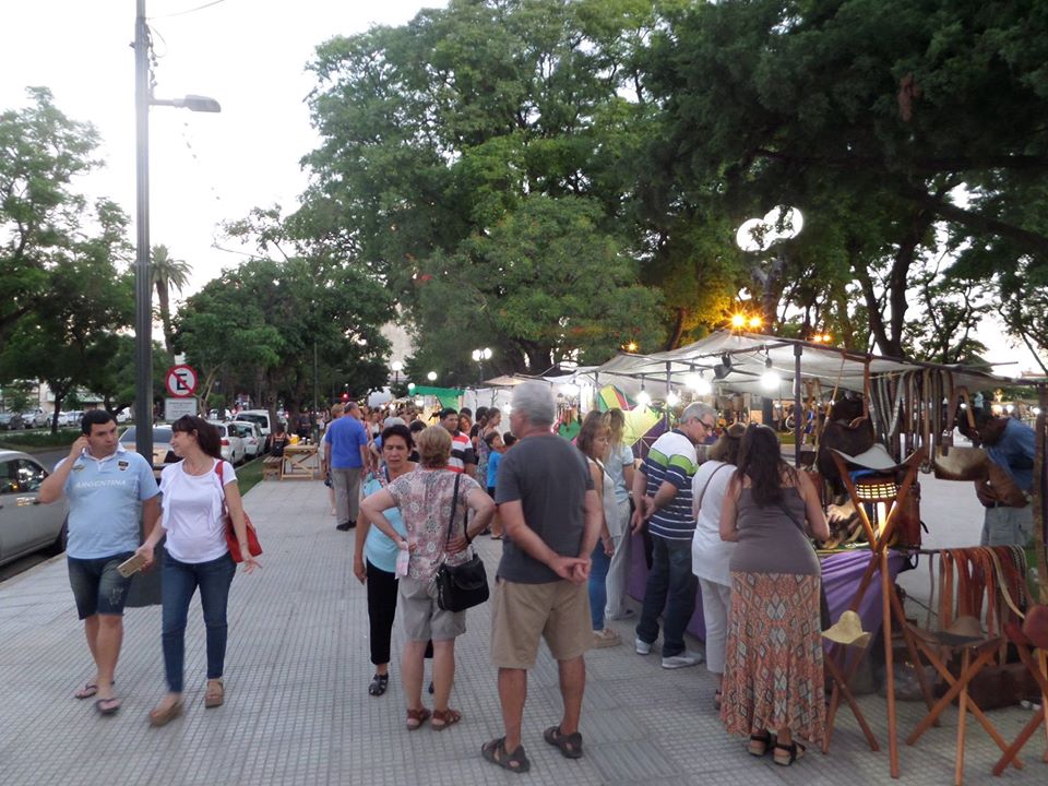 Feria Artesanos Plaza Pueyrredon de Santa Fe